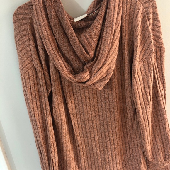 Women’s small sweater with hood new - Picture 2 of 5